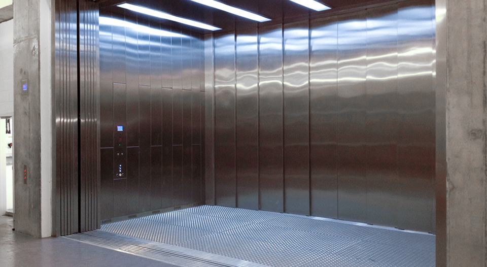 Open Retail Goods Lift